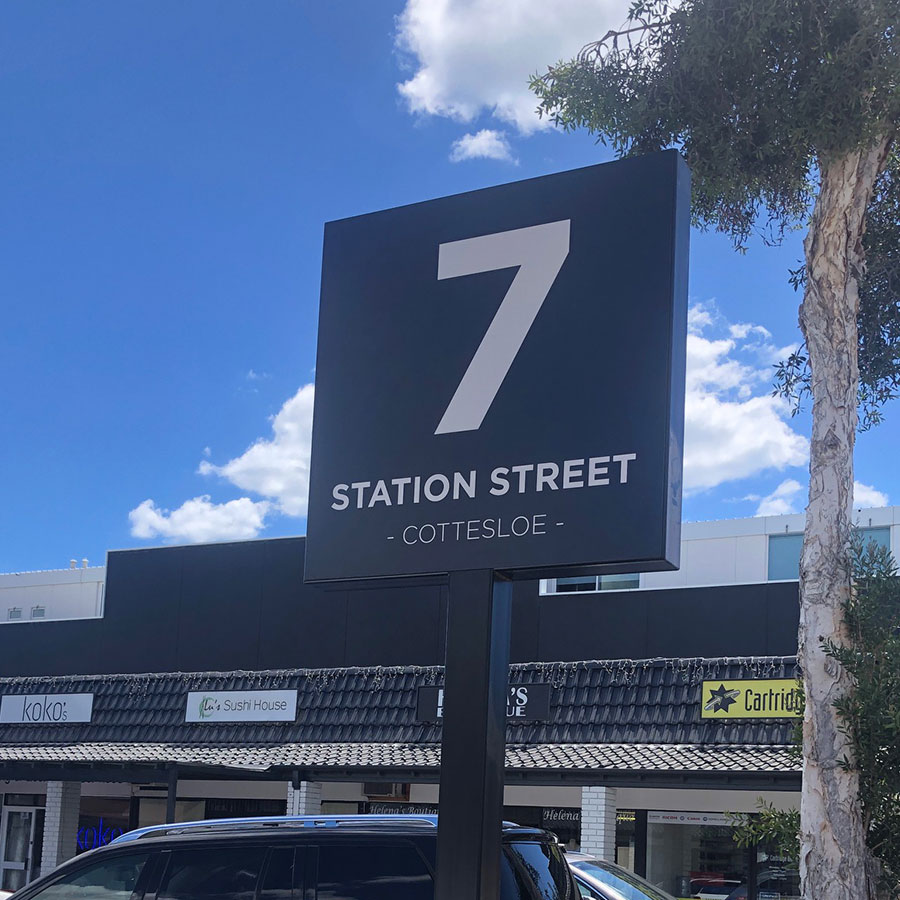 Start Up Visuals - Marine Signwriting. Perth’s quality signwriter services.